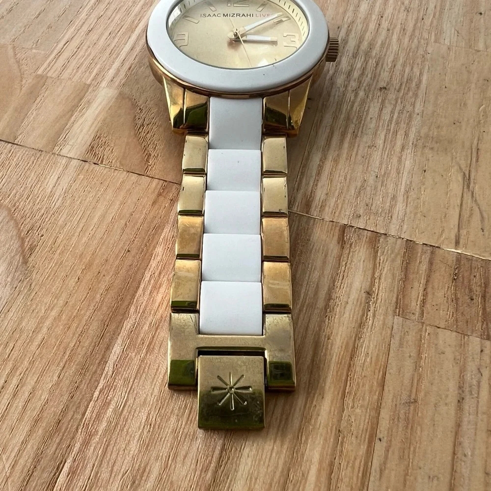 Isaac Mizrahi brand isaac